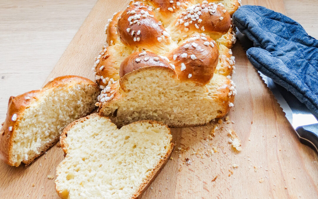 Braided yeast bun