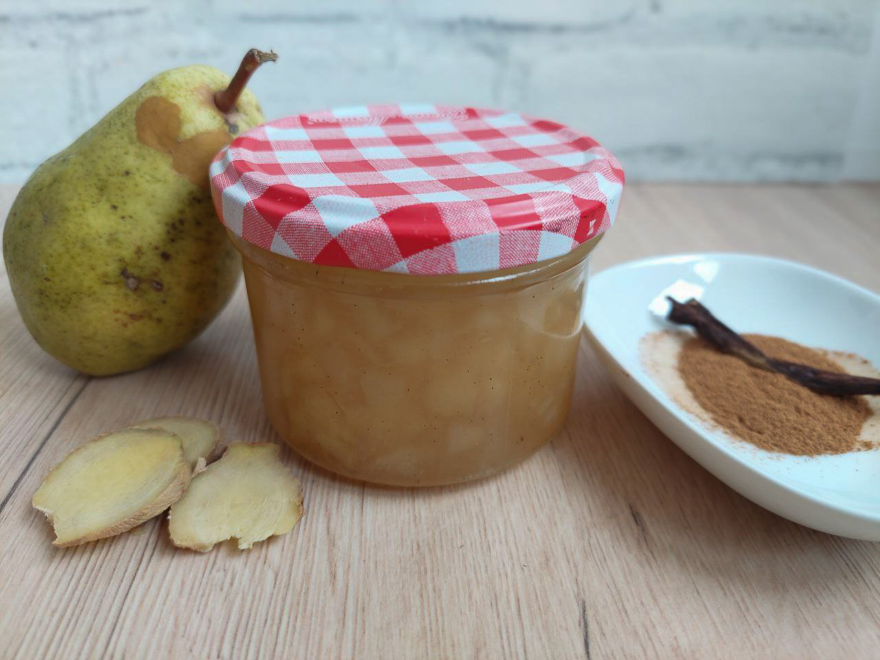 Pear jam with vanilla, spices and ginger
