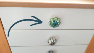 Drawer with colourful knob
