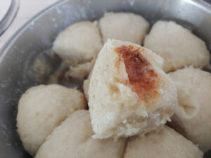 Caramelised crust on the bottom of a Dampfnudel