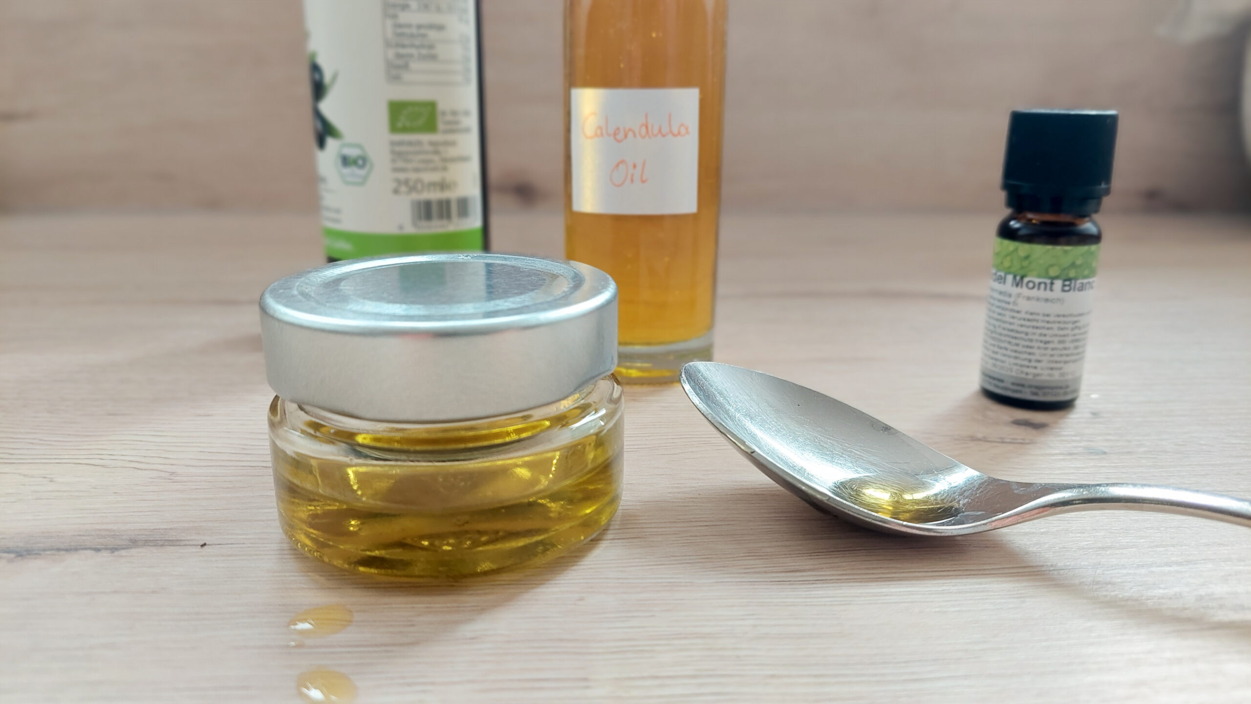 Protective hand oil made of olive and calendula oil and essential oil