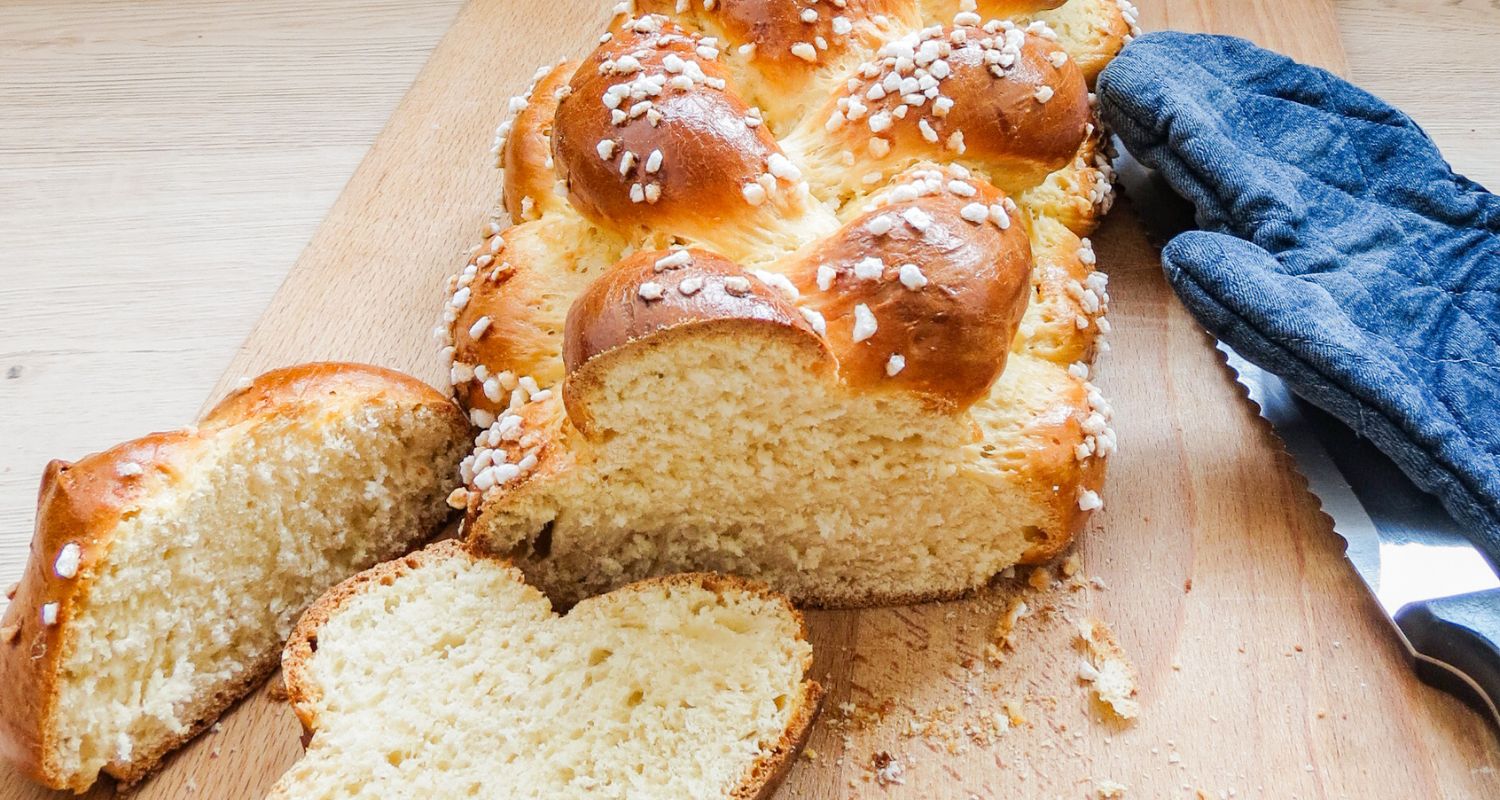 Yeast bun Braided yeast bun, cut